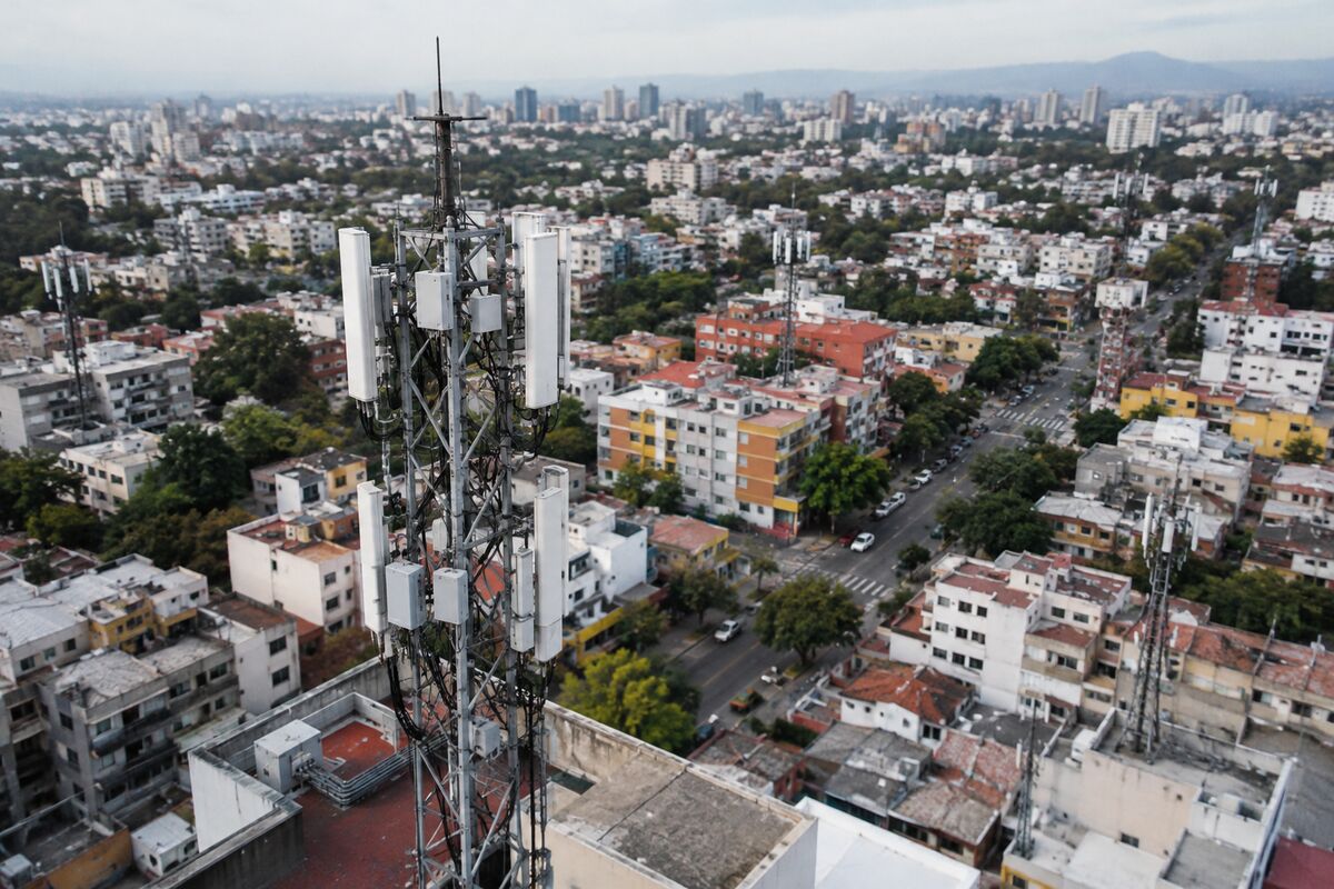 AT&T’s $2 Billion Mexico Exit Puts Portfolio Streamlining in Focus